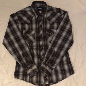 Wrangler pearl snap western shirt. Excellent condition. Chest 22” , size medium.